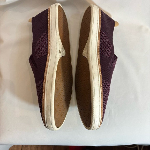 UGG Sz 9.5 Canvass Burgundy Purple Slip On Slide Sneakers Rubber Sole - Picture 5 of 12
